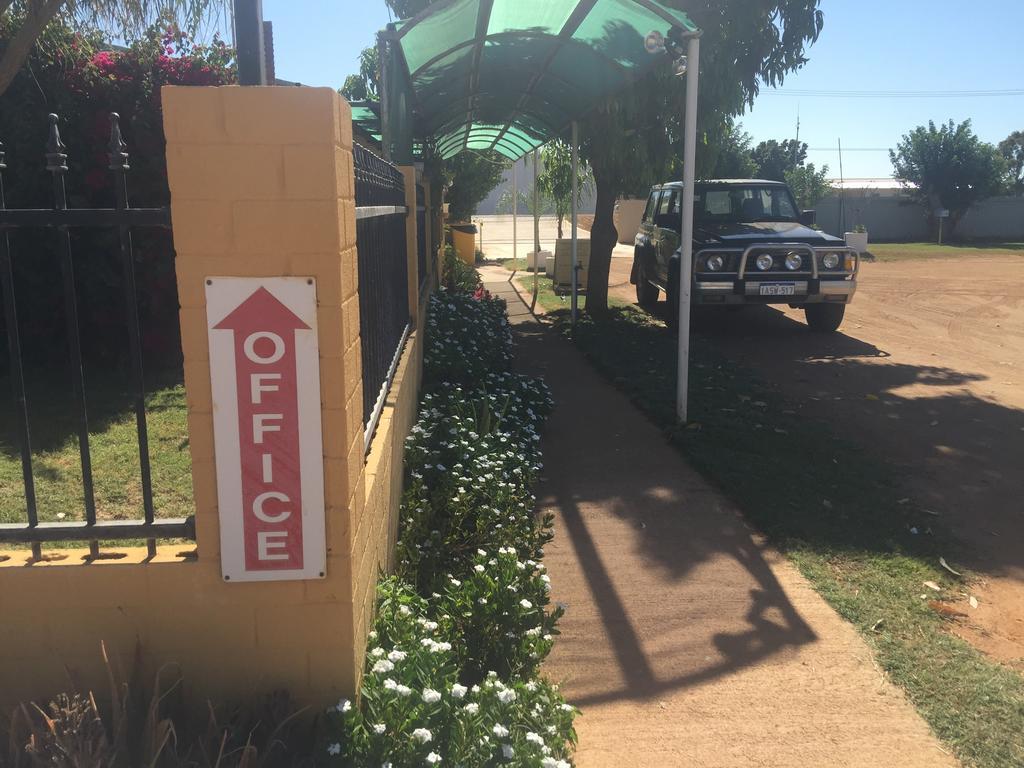 Carnarvon Caravan Park מראה חיצוני תמונה