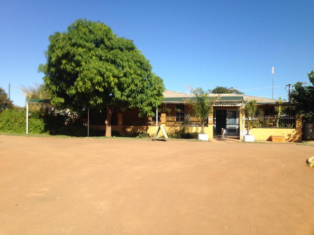 Carnarvon Caravan Park מראה חיצוני תמונה