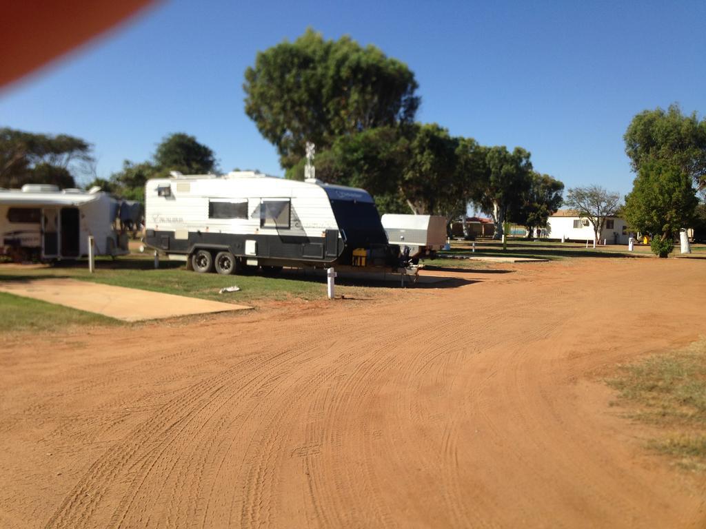 Carnarvon Caravan Park מראה חיצוני תמונה