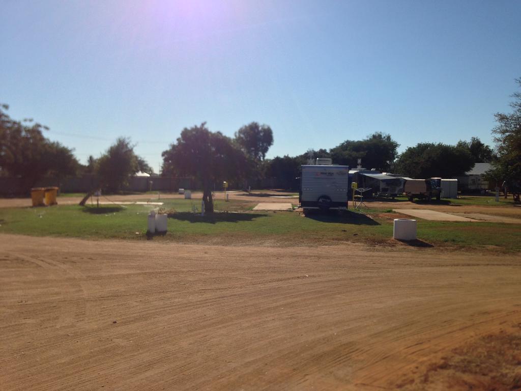 Carnarvon Caravan Park מראה חיצוני תמונה