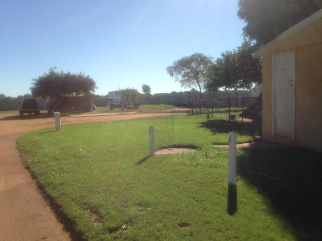 Carnarvon Caravan Park מראה חיצוני תמונה